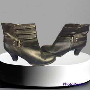 A2 Aerosoles black buckle booties size 8